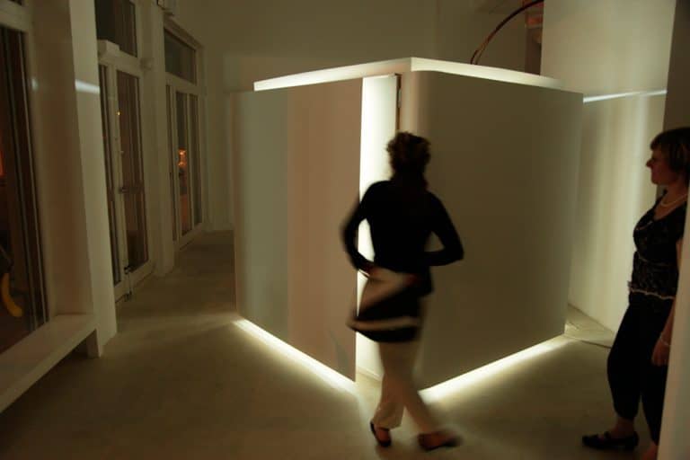 Jenny Brockmann: ‚Shy Room‘, 2010. Wood, MDF, motor. Exhibition view, Gallery Gerken, Berlin. Photo: Jenny Brockmann © the artist