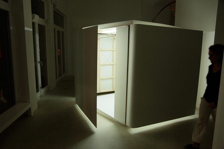 Jenny Brockmann: ‚Shy Room‘, 2010. Wood, MDF, motor. Exhibition view, Gallery Gerken, Berlin. Photo: Jenny Brockmann © the artist