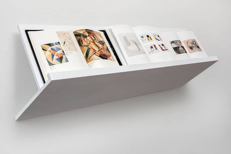 Jenny Brockmann: ‚ Klint-Popowa-Kobro‘‚ 2018. Wood, books. Photo: Bernd Hiepe © the artist