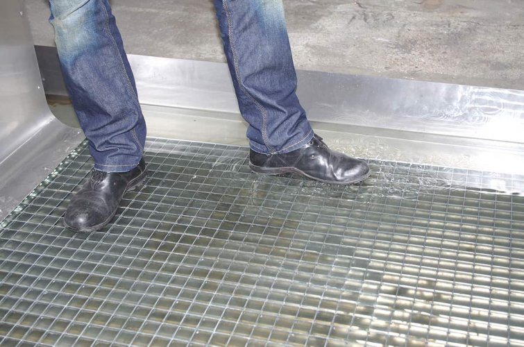 Jenny Brockmann: ‚Out of Balance’, 2012. Aluminum, steel, water, ECG. Photo: Jenny Brockmann © the artist